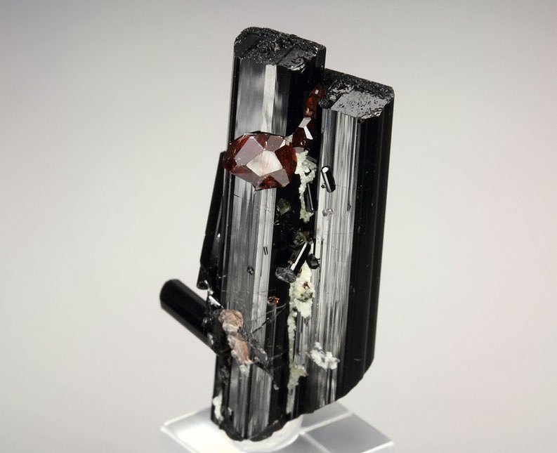 gem GARNET var. SPESSARTINE, TOURMALINE var. SCHORL