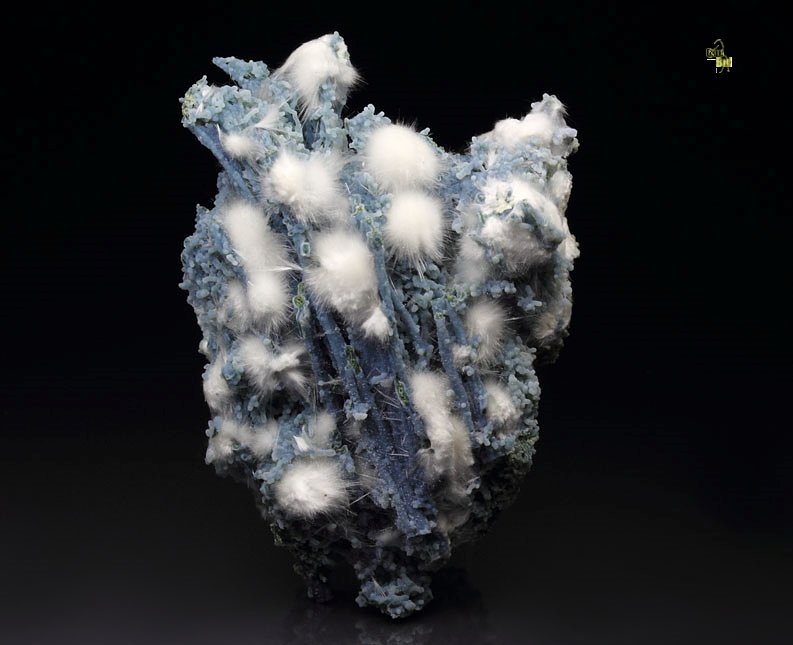 MORDENITE, blue QUARTZ var. CHALCEDONY