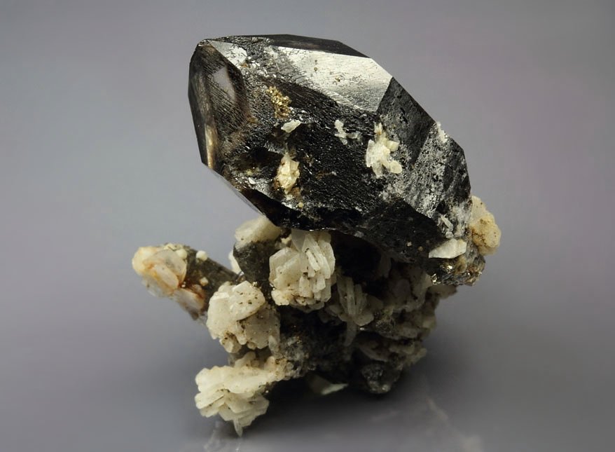 QUARTZ var. SMOKY, ALBITE