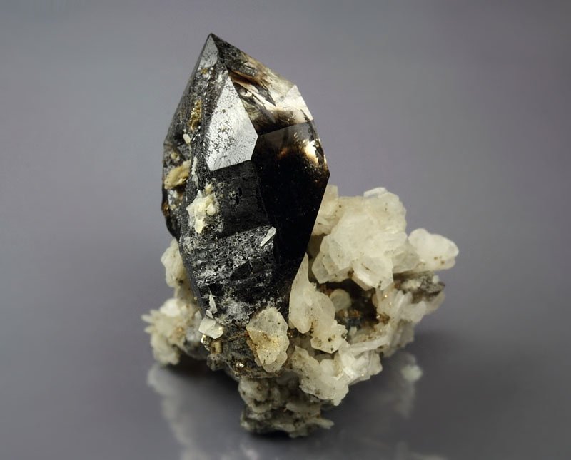 QUARTZ var. SMOKY, ALBITE