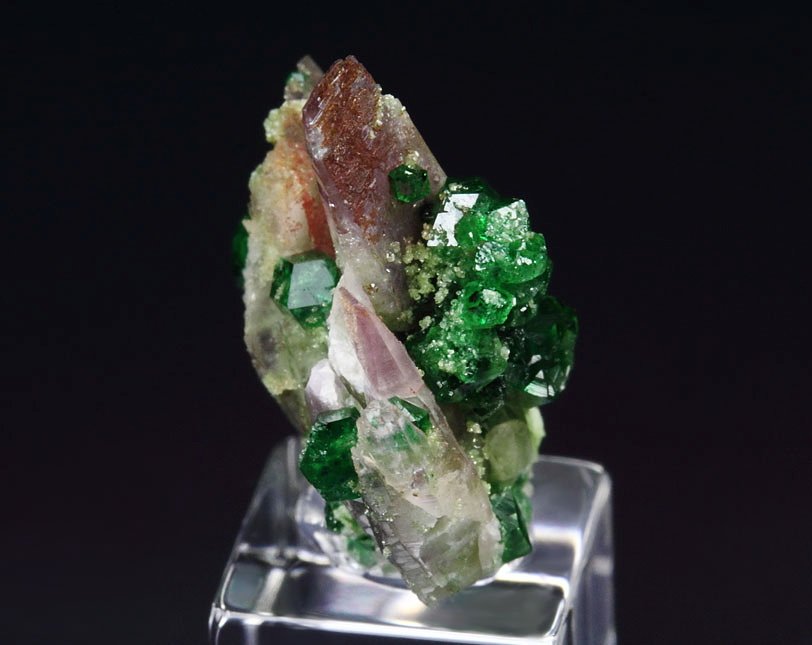 gem GARNET var. GROSSULAR var. CHROMIAN, DIOPSIDE