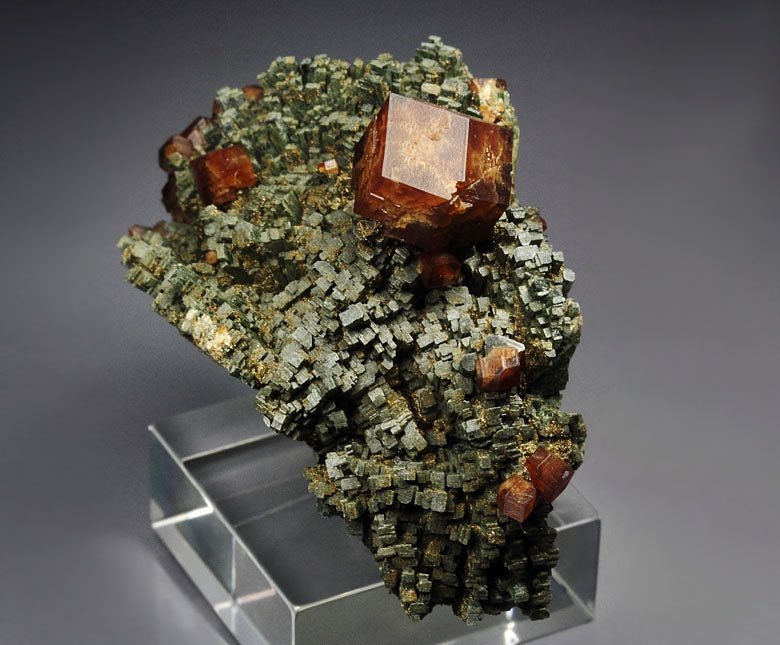 GARNET var. ANDRADITE, HEDENBERGITE