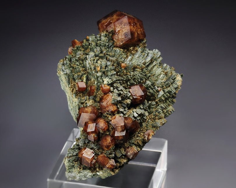 GARNET var. ANDRADITE, HEDENBERGITE