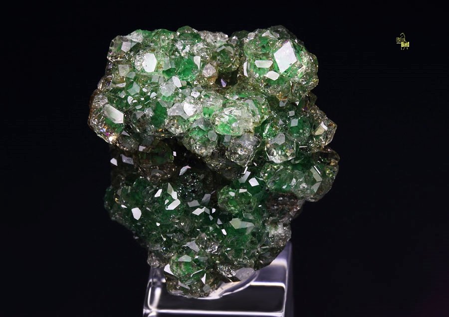 gem GARNET var. GROSSULAR with GREEN CHROMIAN PHANTOMS, CLINOCHLORE