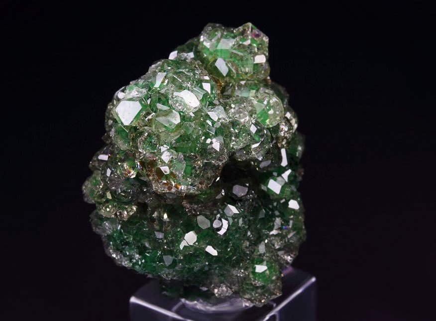 gem GARNET var. GROSSULAR with GREEN CHROMIAN PHANTOMS, CLINOCHLORE