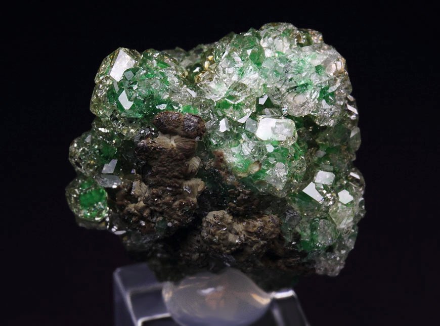 gem GARNET var. GROSSULAR with GREEN CHROMIAN PHANTOMS, CLINOCHLORE