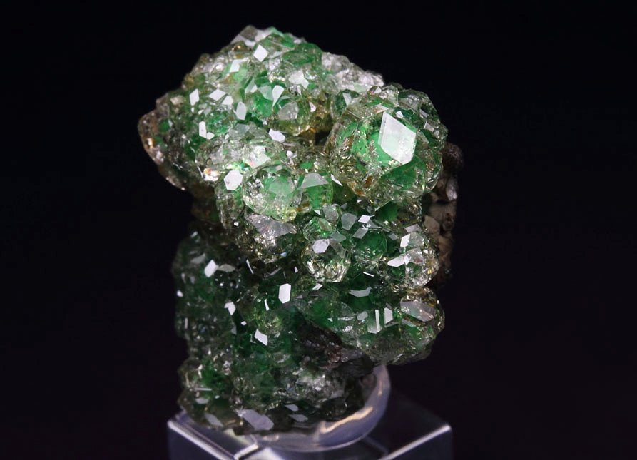 gem GARNET var. GROSSULAR with GREEN CHROMIAN PHANTOMS, CLINOCHLORE