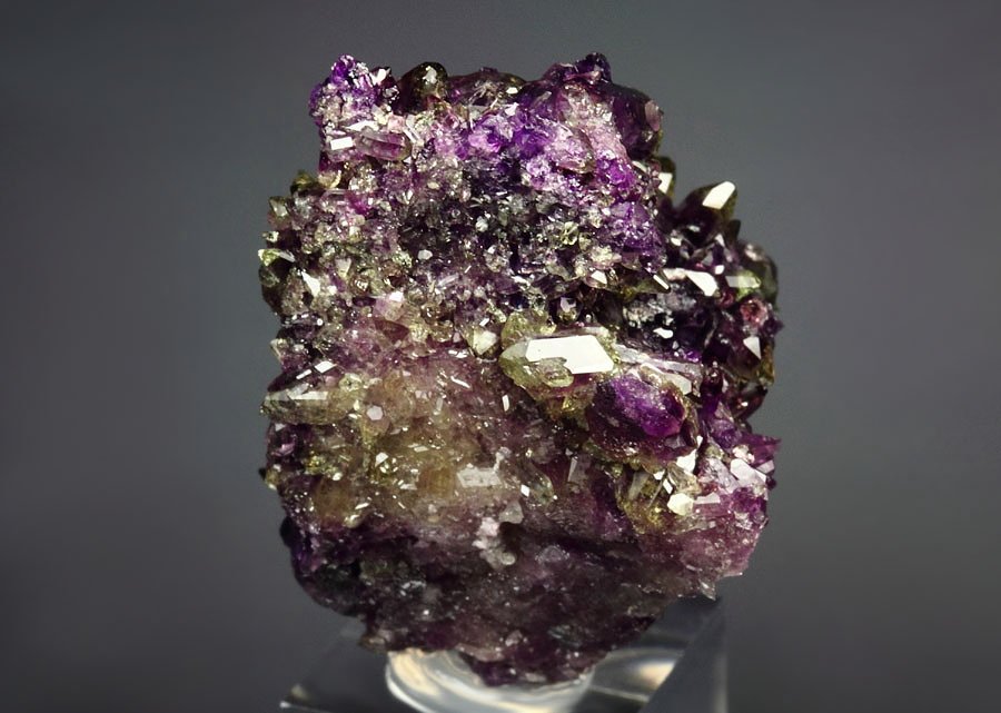 gem VESUVIANITE var. MANGANOAN 