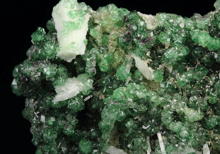 gem GARNET var. GROSSULAR var. CHROMIAN, DIOPSIDE