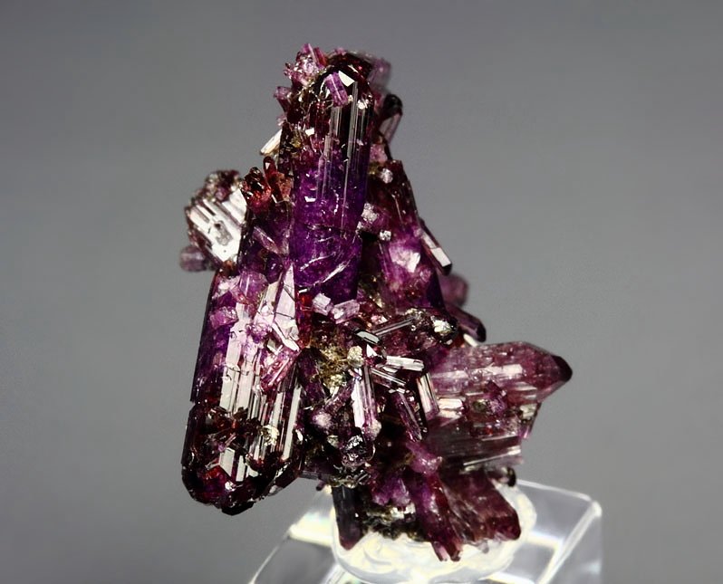 bi-terminated VESUVIANITE var. MANGANOAN, CLINOCHLORE