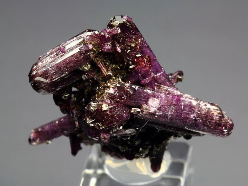 bi-terminated VESUVIANITE var. MANGANOAN, CLINOCHLORE