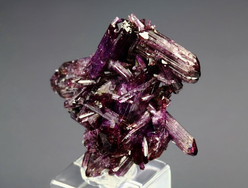 bi-terminated VESUVIANITE var. MANGANOAN, CLINOCHLORE