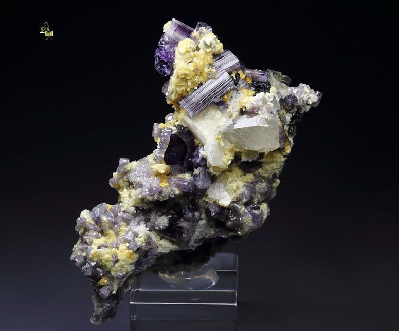 gem FLUORAPATITE, ALBITE, QUARTZ