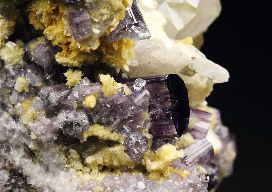 gem FLUORAPATITE, ALBITE, QUARTZ