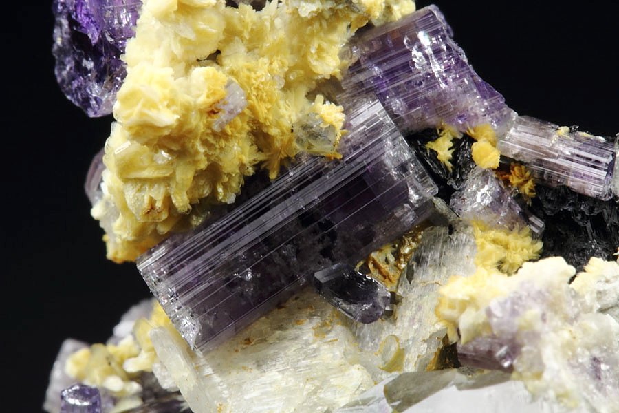 gem FLUORAPATITE, ALBITE, QUARTZ