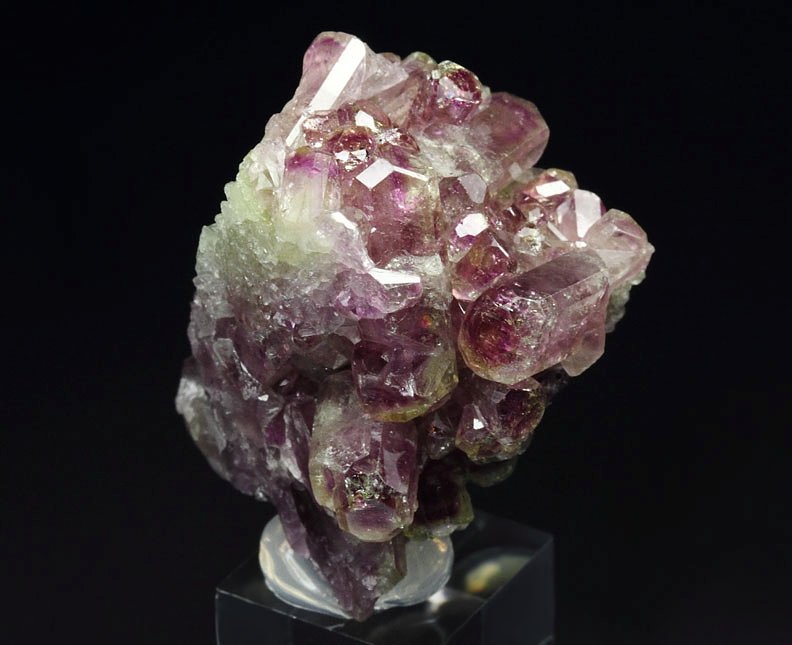 gem VESUVIANITE var. MANGANOAN