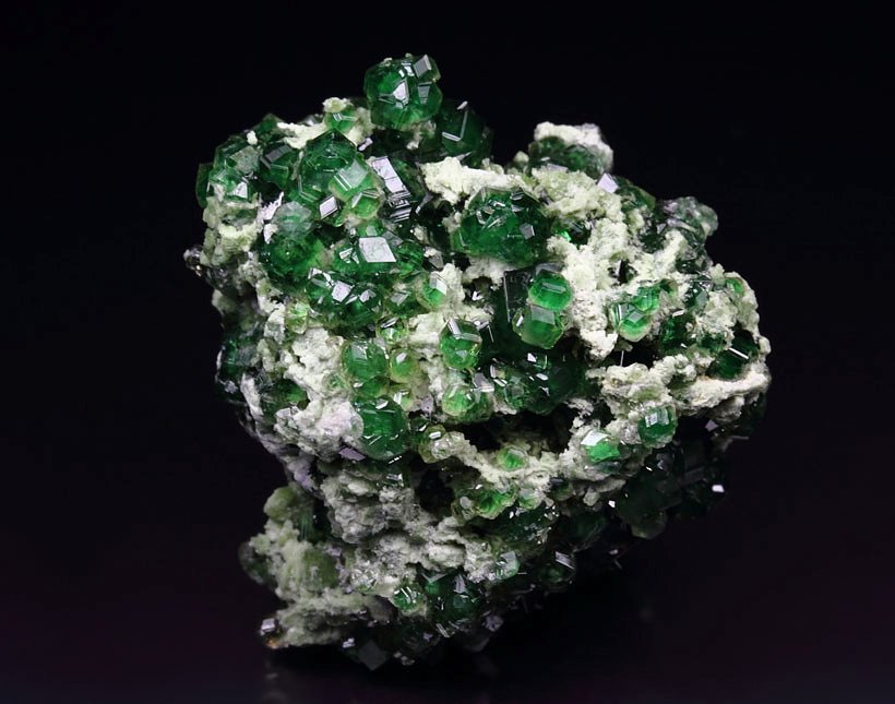 gem GARNET var. GROSSULAR var. CHROMIAN, DIOPSIDE