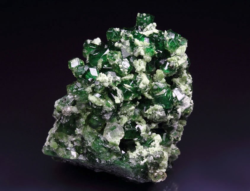 gem GARNET var. GROSSULAR var. CHROMIAN, DIOPSIDE