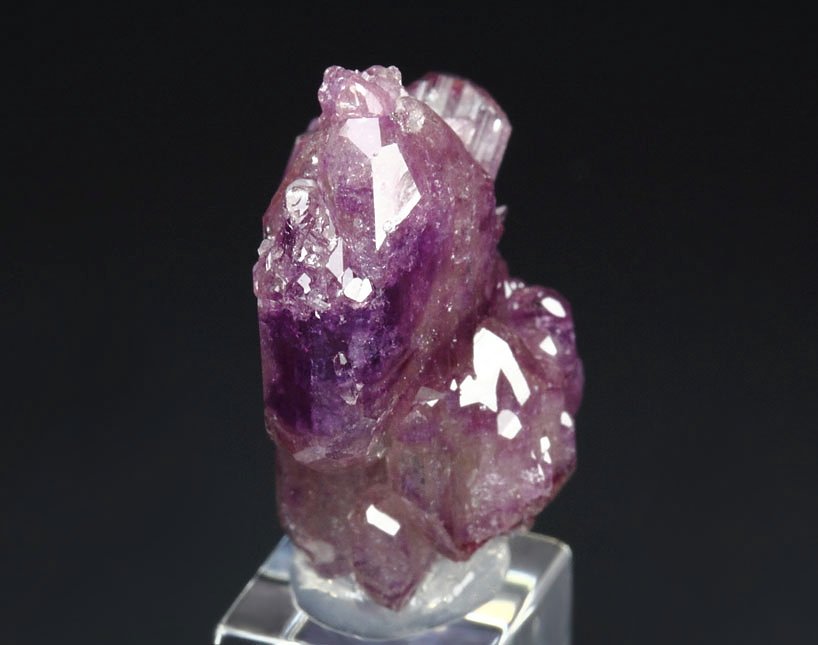 gem VESUVIANITE var. MANGANOAN