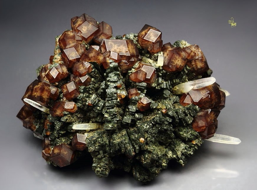 GARNET var. ANDRADITE, QUARTZ, HEDENBERGITE