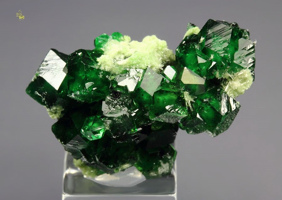 gem GARNET var. GROSSULAR var. CHROMIAN, DIOPSIDE, CHROMITE