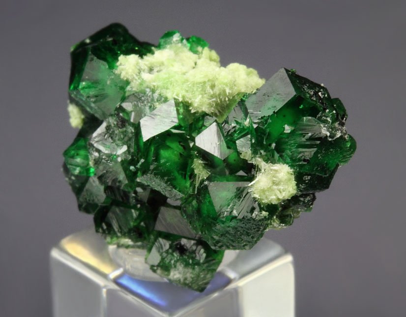 gem GARNET var. GROSSULAR var. CHROMIAN, DIOPSIDE, CHROMITE