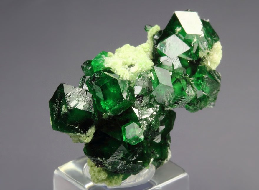 gem GARNET var. GROSSULAR var. CHROMIAN, DIOPSIDE, CHROMITE