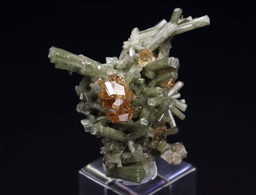 gem GARNET var. GROSSULAR, DIOPSIDE