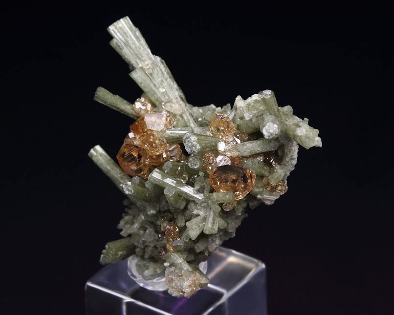 gem GARNET var. GROSSULAR, DIOPSIDE