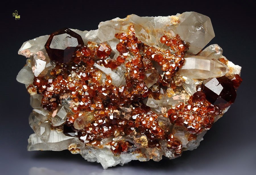 gem GARNET var. SPESSARTINE, QUARTZ