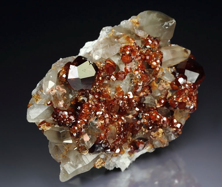 gem GARNET var. SPESSARTINE, QUARTZ