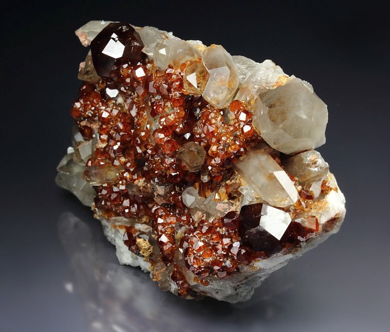 gem GARNET var. SPESSARTINE, QUARTZ