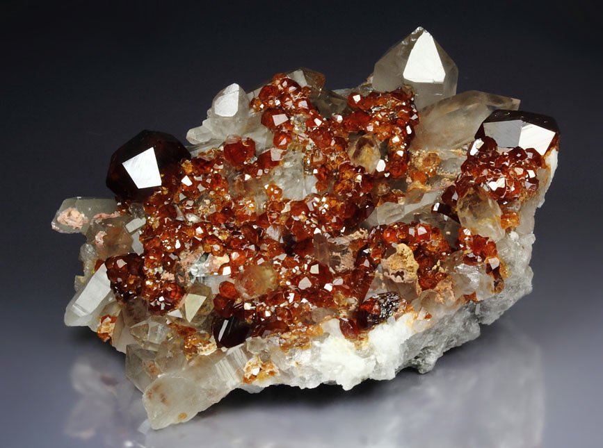 gem GARNET var. SPESSARTINE, QUARTZ