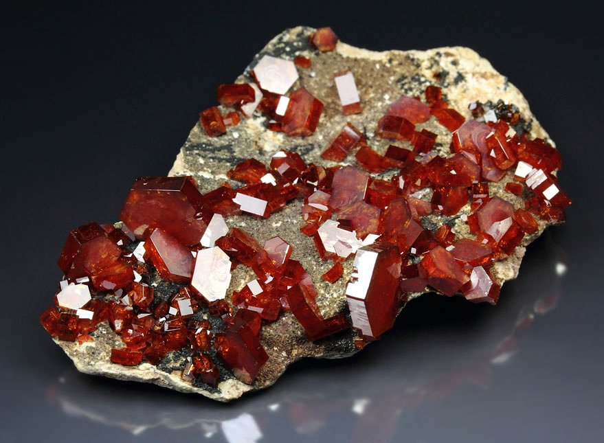 gemmy VANADINITE