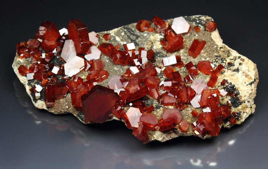 gemmy VANADINITE