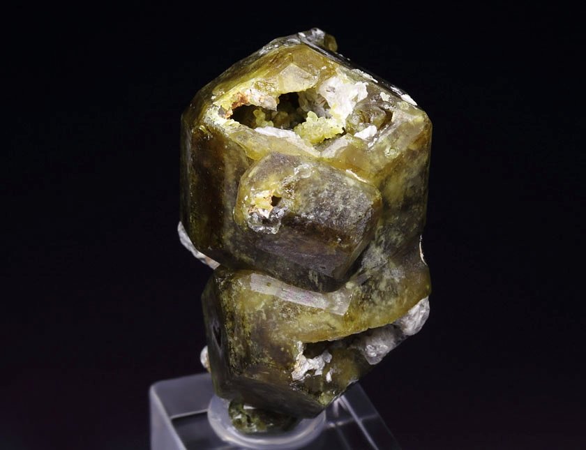 skeletal GARNET var. ANDRADITE, MUSCOVITE