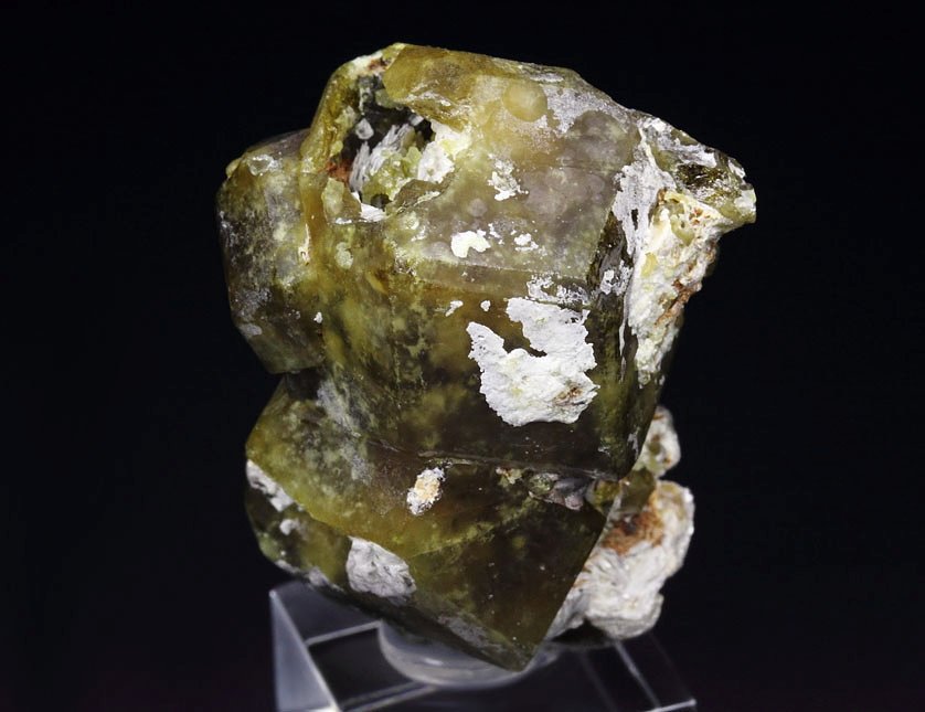 skeletal GARNET var. ANDRADITE, MUSCOVITE