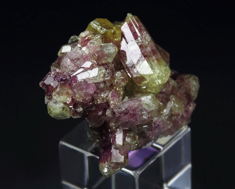 gem bi-terminated VESUVIANITE bi-color