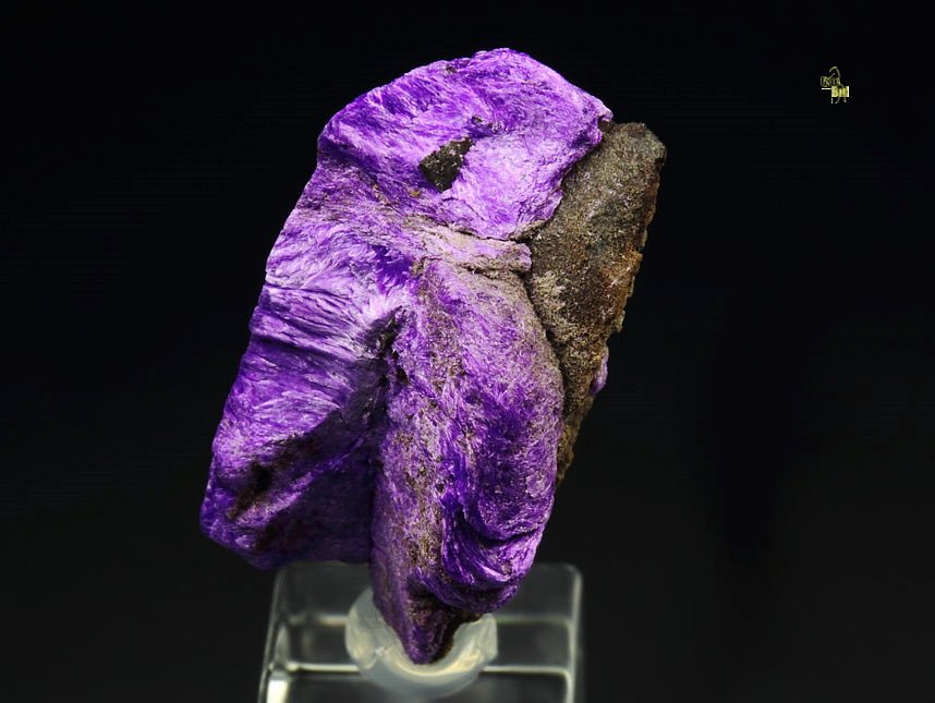 crystallized SUGILITE