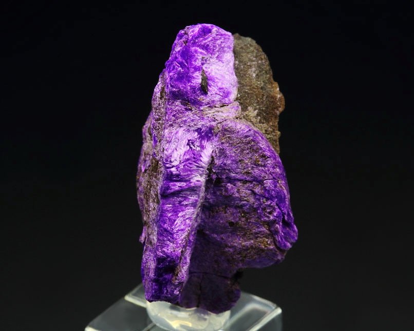 crystallized SUGILITE