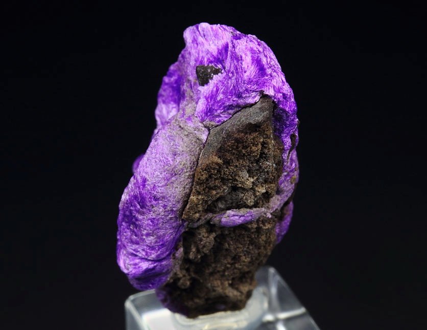 crystallized SUGILITE