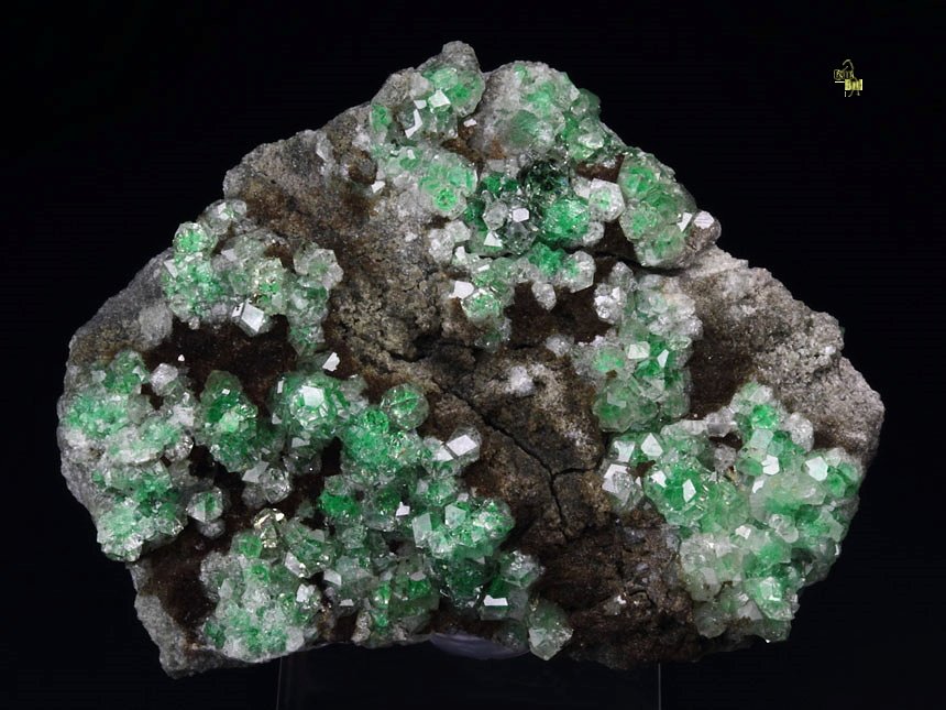 gem GARNET var. GROSSULAR with GREEN CHROMIAN PHANTOMS, CLINOCHLORE