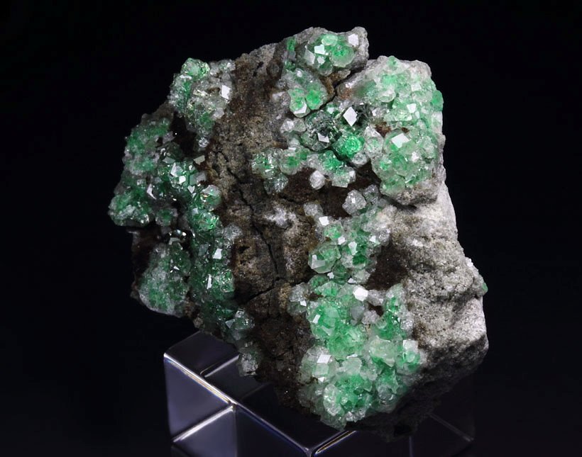 gem GARNET var. GROSSULAR with GREEN CHROMIAN PHANTOMS, CLINOCHLORE