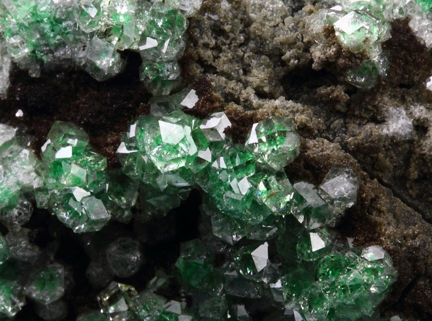 gem GARNET var. GROSSULAR with GREEN CHROMIAN PHANTOMS, CLINOCHLORE