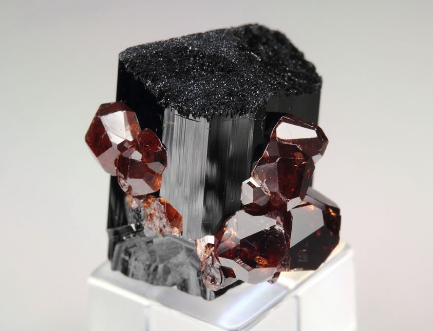 gem GARNET var. SPESSARTINE, TOURMALINE var. SCHORL