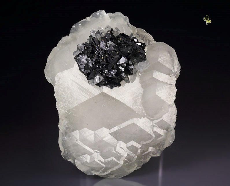 SPHALERITE tetrahedrons, CALCITE, QUARTZ - floater