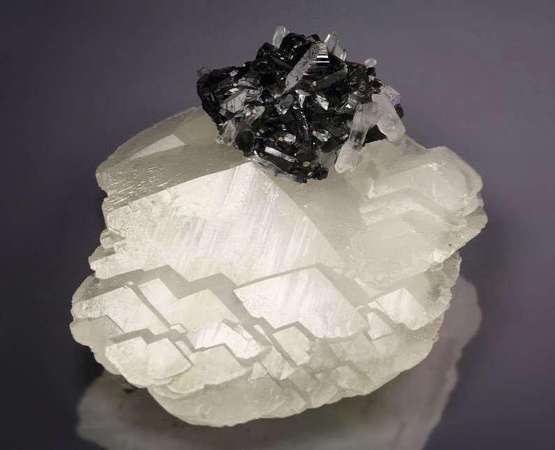 SPHALERITE tetrahedrons, CALCITE, QUARTZ - floater