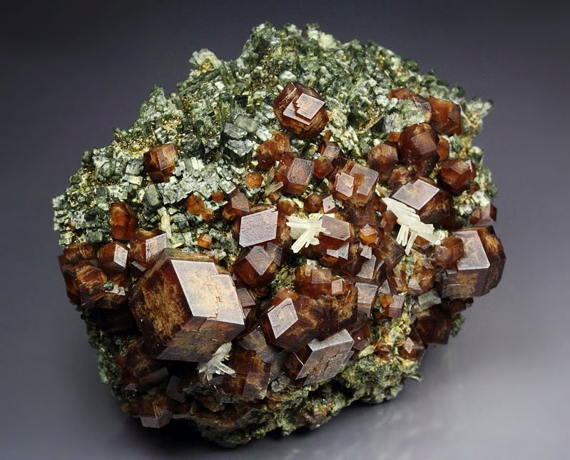 GARNET var. ANDRADITE, QUARTZ, HEDENBERGITE