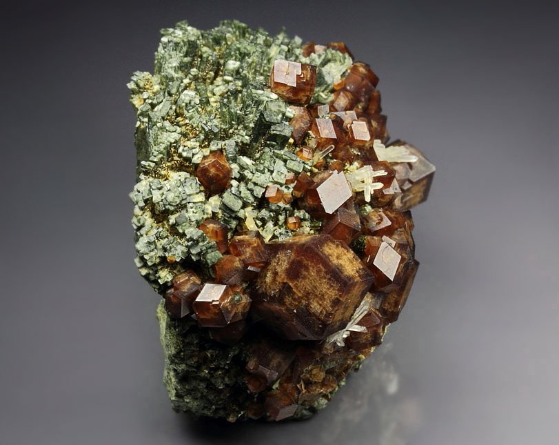 GARNET var. ANDRADITE, QUARTZ, HEDENBERGITE