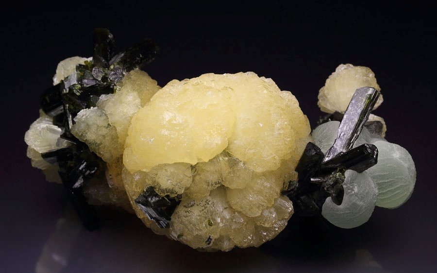 STILBITE-STELLERITE series, PREHNITE, EPIDOTE - floater